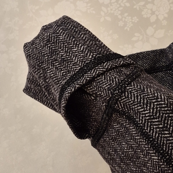 Lululemon Define Women's Black Gray Jacket Heathered Herringbone Sz 6 Thumbholes - Picture 9 of 9